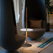 Nivel Pedestal Stor Vit Ek med Terrakottakärl