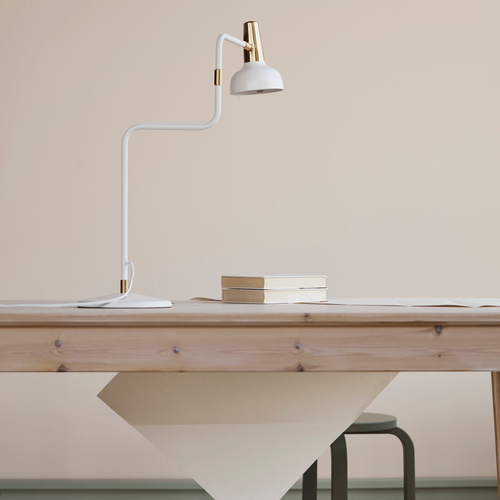 889318_ray_table_hemsida_2.jpg