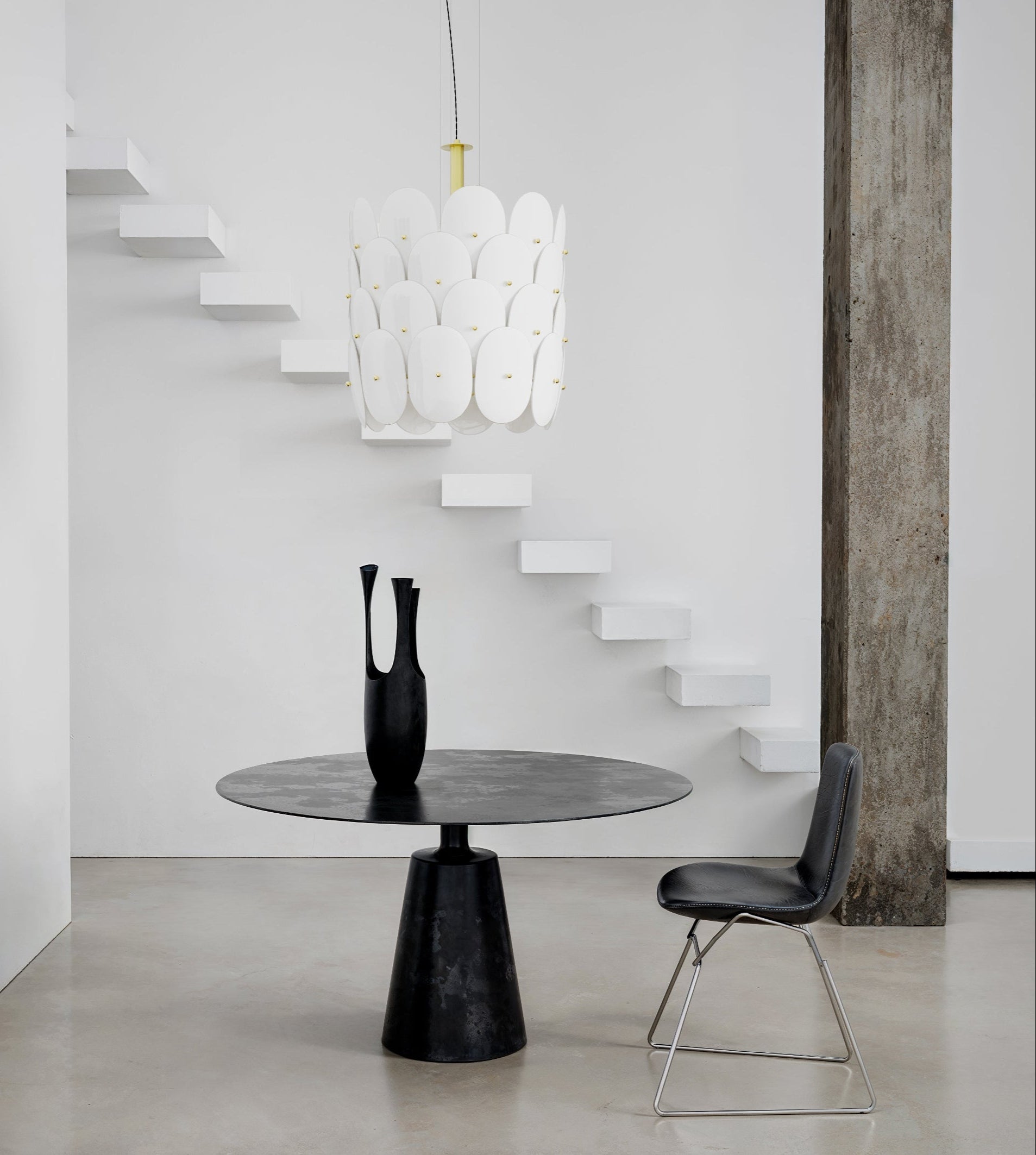 By Rydéns - Omlott taklampa Ø50 cm mässing/vit