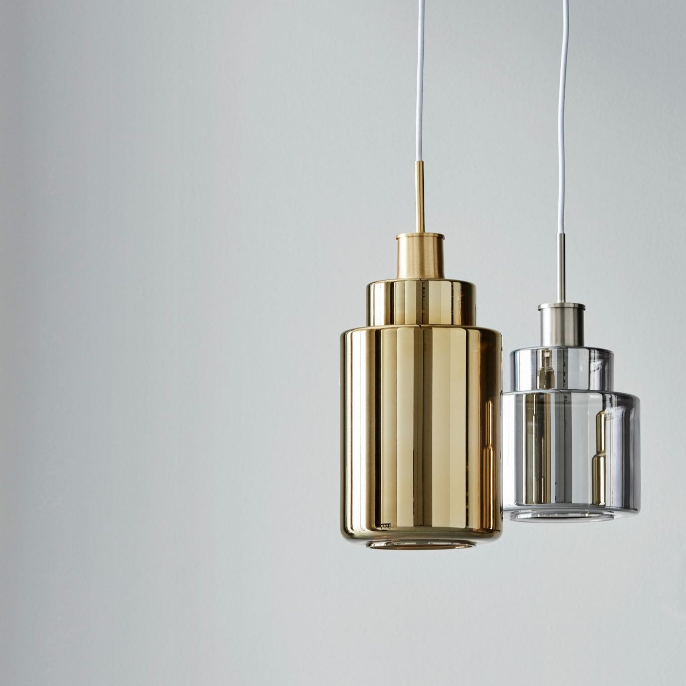 co_bankeryd_zappa_35_pendant_gold_346118_zappa_26_pendant_silver_343114_1-1366x1707.jpg