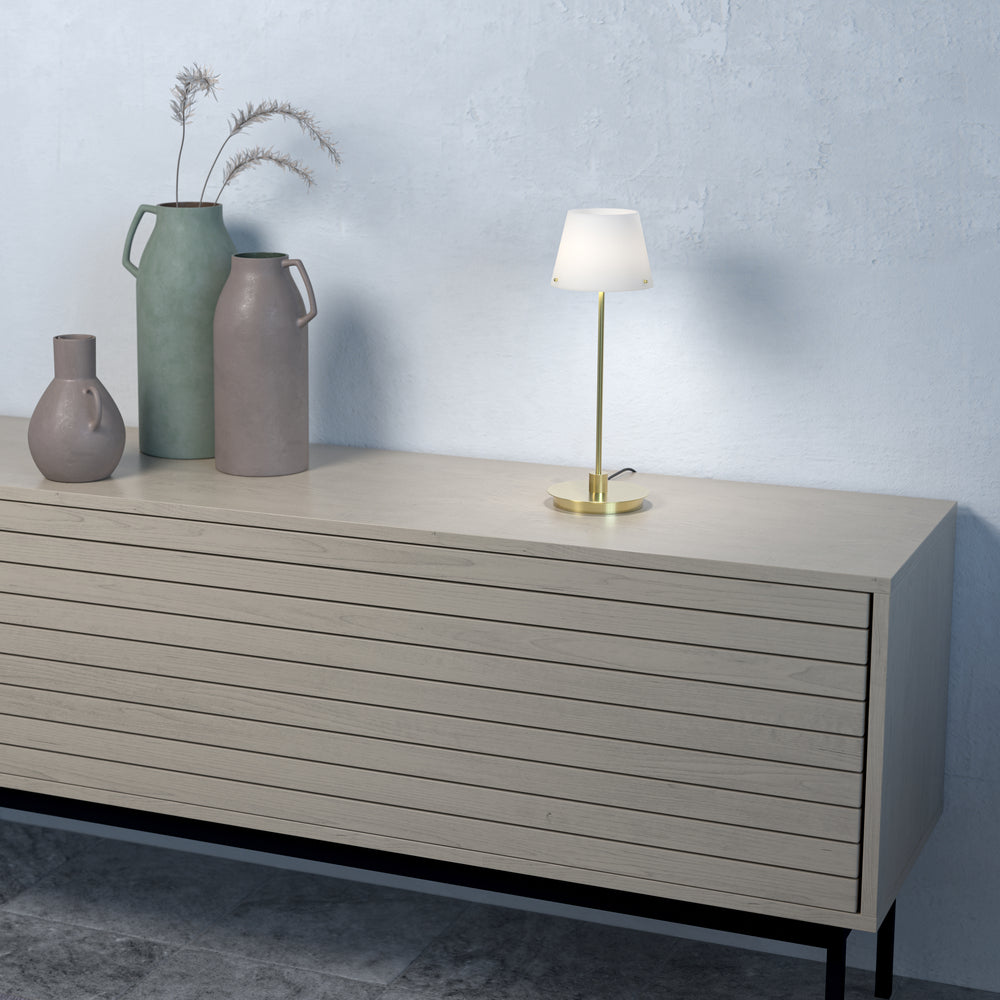 Herstal - Bordslampa Gil il Grande satin mässing/opal glas