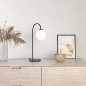 Herstal - Bordslampa Ballon svart/opal glas