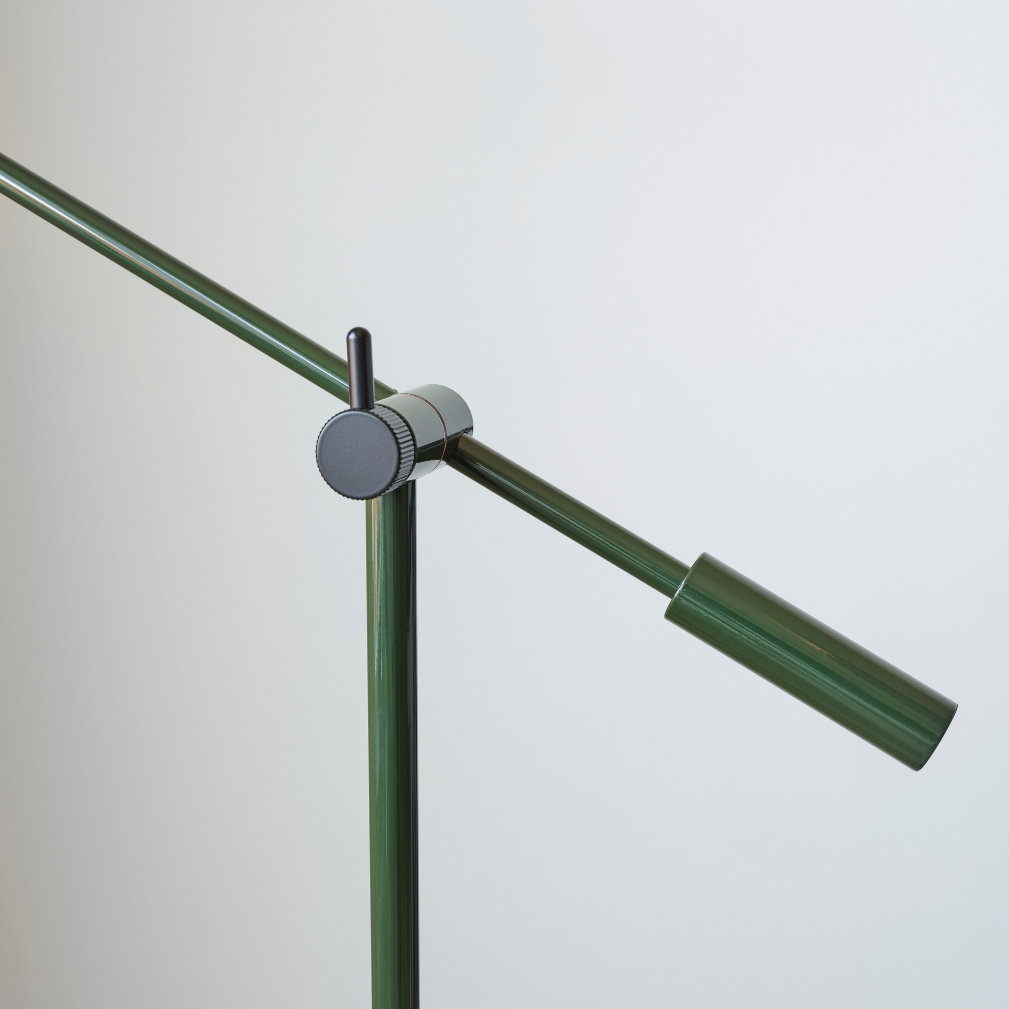 Belid - Golvlampa Cato blank skogsgrön/mattsvart