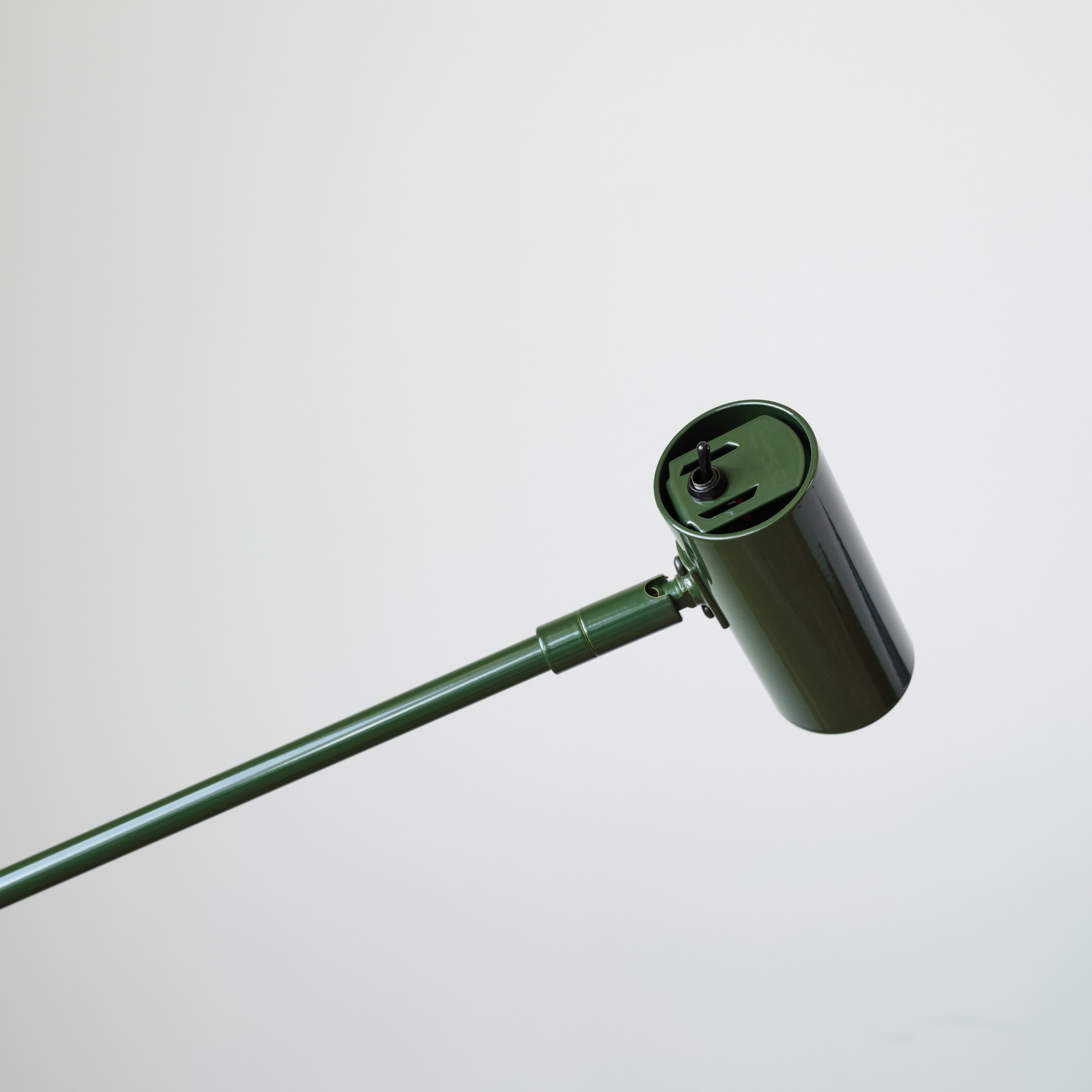 Belid - Golvlampa Cato blank skogsgrön/mattsvart